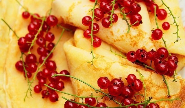 omlet z porzeczkami fotografia